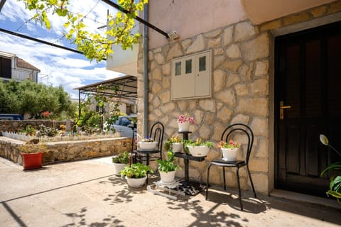 Location, children, Family