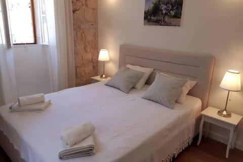 Casa Ruben, private stone house House in Vis