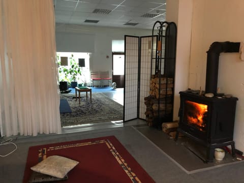 Photo of the whole room, Seating area, flat iron