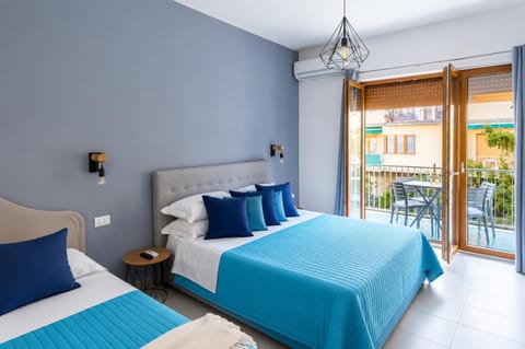 View (from property/room), Balcony/Terrace, Bedroom, Pool view