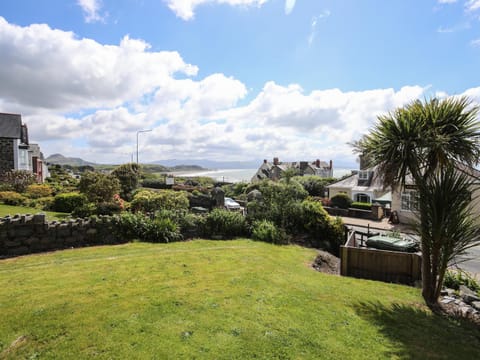 Dinlle Apartment in Criccieth