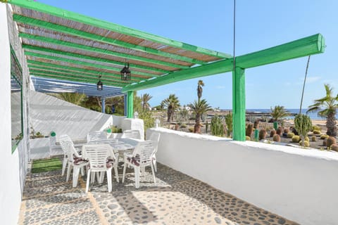 Property building, Balcony/Terrace, Living room