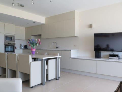 TV and multimedia, Kitchen or kitchenette, Dining area