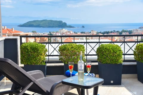 Day, View (from property/room), Balcony/Terrace, Seating area, Mountain view, Sea view
