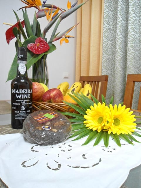 Food and drinks, Food