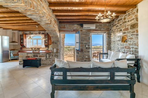 NikoRamaVilla Paros with swimming poll and BBQ for 21 guests Villa in Paros, Greece