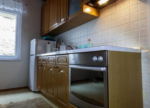 Kitchen or kitchenette, pet friendly, stove
