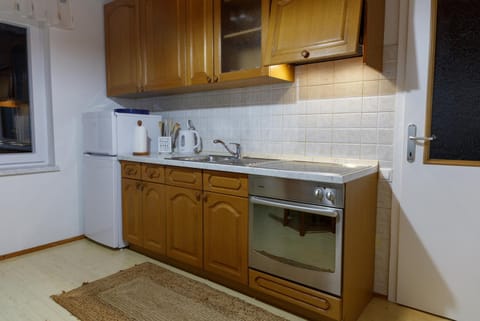 Kitchen or kitchenette, pet friendly, stove