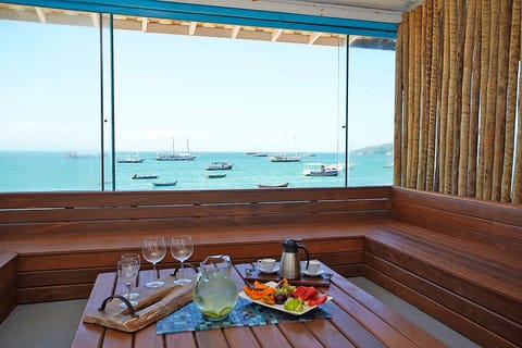 Lounge or bar, Food and drinks, Sea view, Continental breakfast