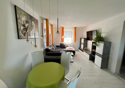 Communal lounge/ TV room, TV and multimedia, Living room, Seating area, Evening entertainment