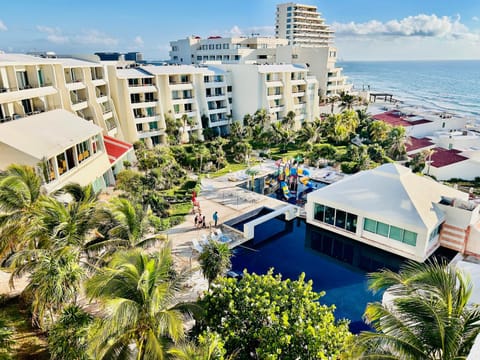 Property building, Natural landscape, Pool view, Sea view, Swimming pool, sunbed
