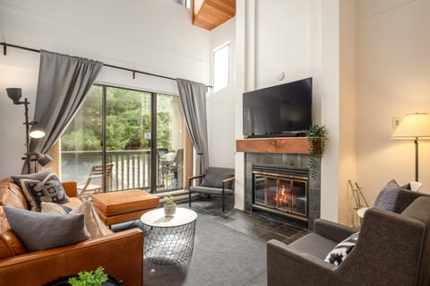 Communal lounge/ TV room, TV and multimedia, Living room, Seating area