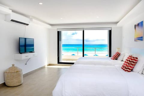 Bed, Natural landscape, TV and multimedia, Photo of the whole room, Beach, Bedroom, Sea view, air conditioner