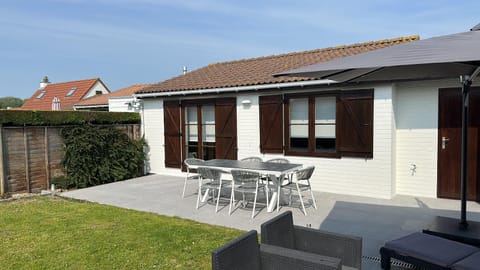 Property building, Day, Garden, Garden view