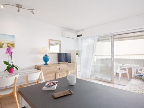 Studio 3 pers - Climatisé, Balcon, Plage 50m, Centre-Ville - FR-1-466A-42 Apartment in Saint-Raphael