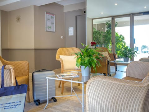 Studio 3 pers - Climatisé, Balcon, Plage 50m, Centre-Ville - FR-1-466A-42 Apartment in Saint-Raphael