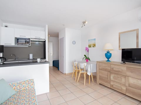 Studio 3 pers - Climatisé, Balcon, Plage 50m, Centre-Ville - FR-1-466A-42 Apartment in Saint-Raphael