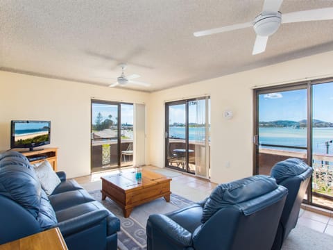 TV and multimedia, Living room, Lake view, River view