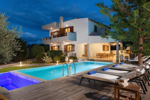 Property building, Night, Pool view, Swimming pool, sunbed