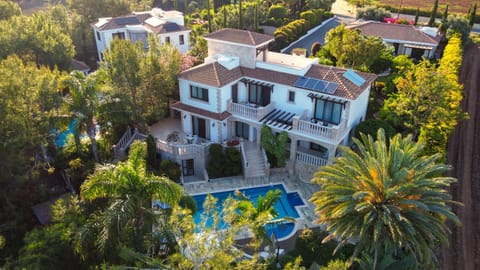 Property building, Bird's eye view, Swimming pool