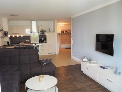 TV and multimedia, Kitchen or kitchenette, Living room, Dining area