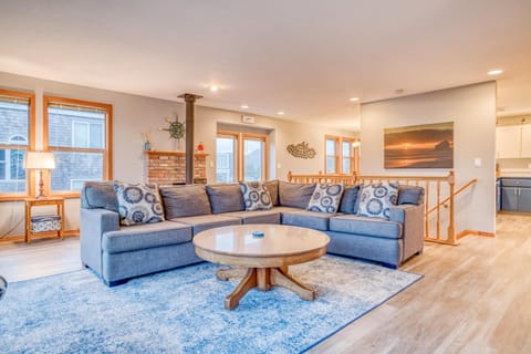 Two Views Vacation Home - Meredith Lodging House in Pacific City