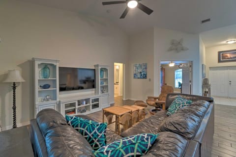 Breezy Gulf Coast Getaway about 4 Mi to Beach Park House in Port Charlotte