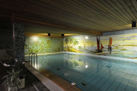 Swimming pool, Swimming pool