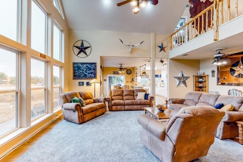 Lone Star Oasis House in Buchanan Dam