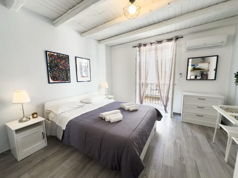 Bed, Photo of the whole room, Bedroom, air conditioner