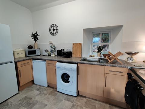 Kitchen or kitchenette, minibar, pet friendly, stove, toaster, washing machine