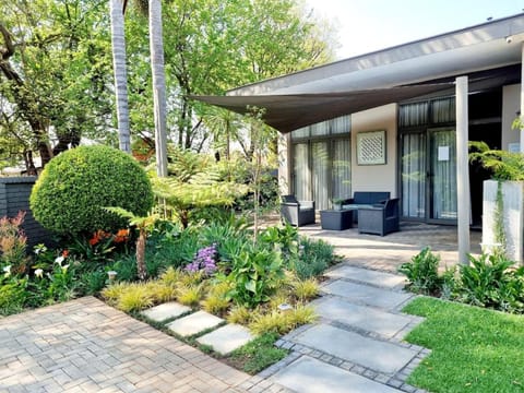 Property building, Facade/entrance, Garden