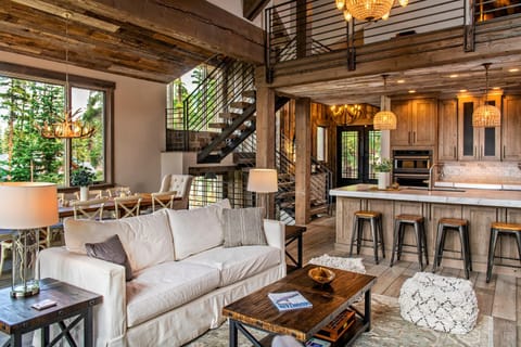 Quandary Estate Home: Luxurious, Breathtaking Views House in Blue River