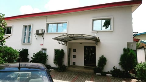 Property building, Restaurant/places to eat, Lounge or bar, Swimming pool, Breakfast, Drinks, Parking, internet, minibar, air conditioner