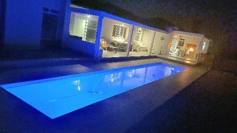 HIDDEN GEM A unique Golf Estate, Game Reserve north facing 6 sleeper 3 en suite bedrooms with 12m Solar Warmed Lap Pool House in Western Cape