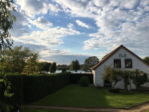 Property building, Spring, Day, Garden, Garden view, Lake view, River view