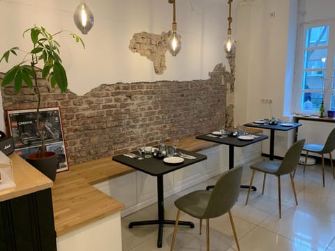 Restaurant/places to eat, Dining area, Breakfast