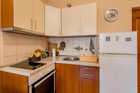 Kitchen or kitchenette, pet friendly, stove