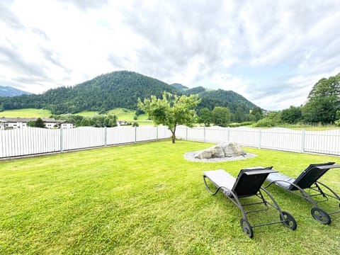 Garden, Balcony/Terrace, Mountain view