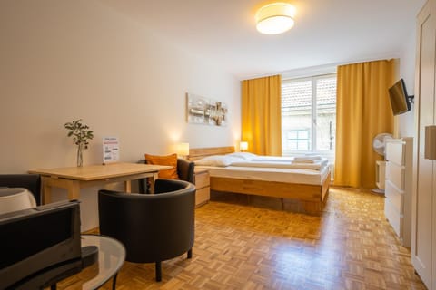 Bed, TV and multimedia, Bedroom