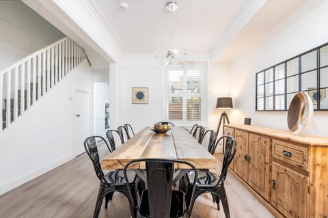 Seating area, Dining area