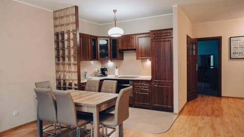 Kitchen or kitchenette, Dining area, stove