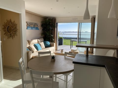 Port-Louis: Appartement T2 avec Terrasse, Parking et Wifi - FR-1-349-159 Apartment in Brittany