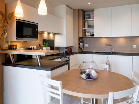 Port-Louis: Appartement T2 avec Terrasse, Parking et Wifi - FR-1-349-159 Apartment in Brittany