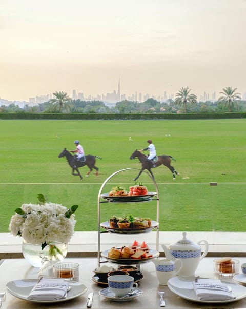 People, Activities, Garden, Coffee/tea facilities, View (from property/room), Food and drinks, Dining area, Drinks
