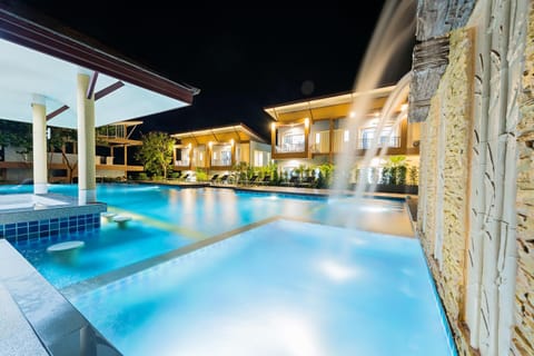 Property building, Hot Spring Bath, Lounge or bar, Swimming pool, Alcoholic drinks