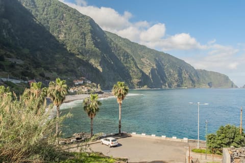 Mountain view, Sea view