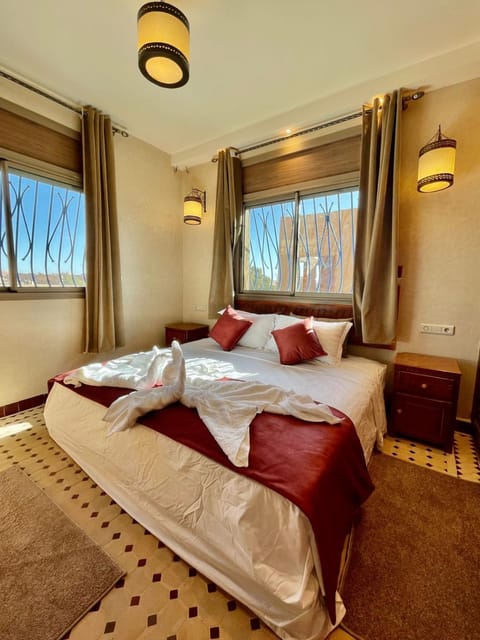 Shower, Bed, Hot Tub, Bedroom, Mountain view, Mountain view