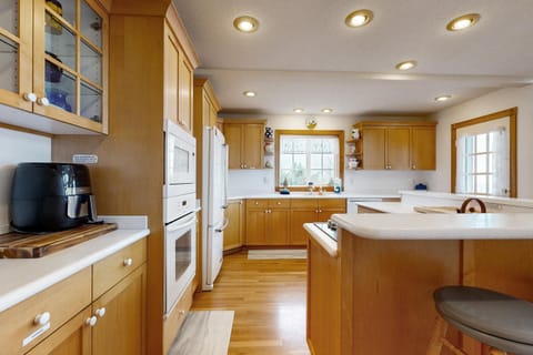 Pacific Mist House in Rockaway Beach