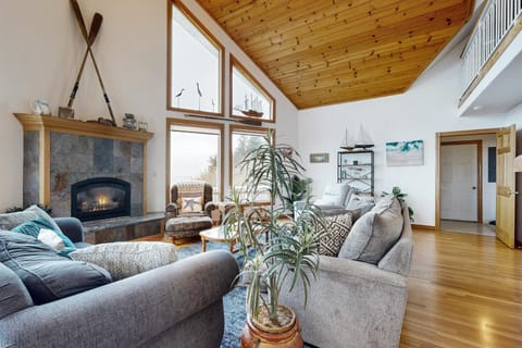 Pacific Mist House in Rockaway Beach